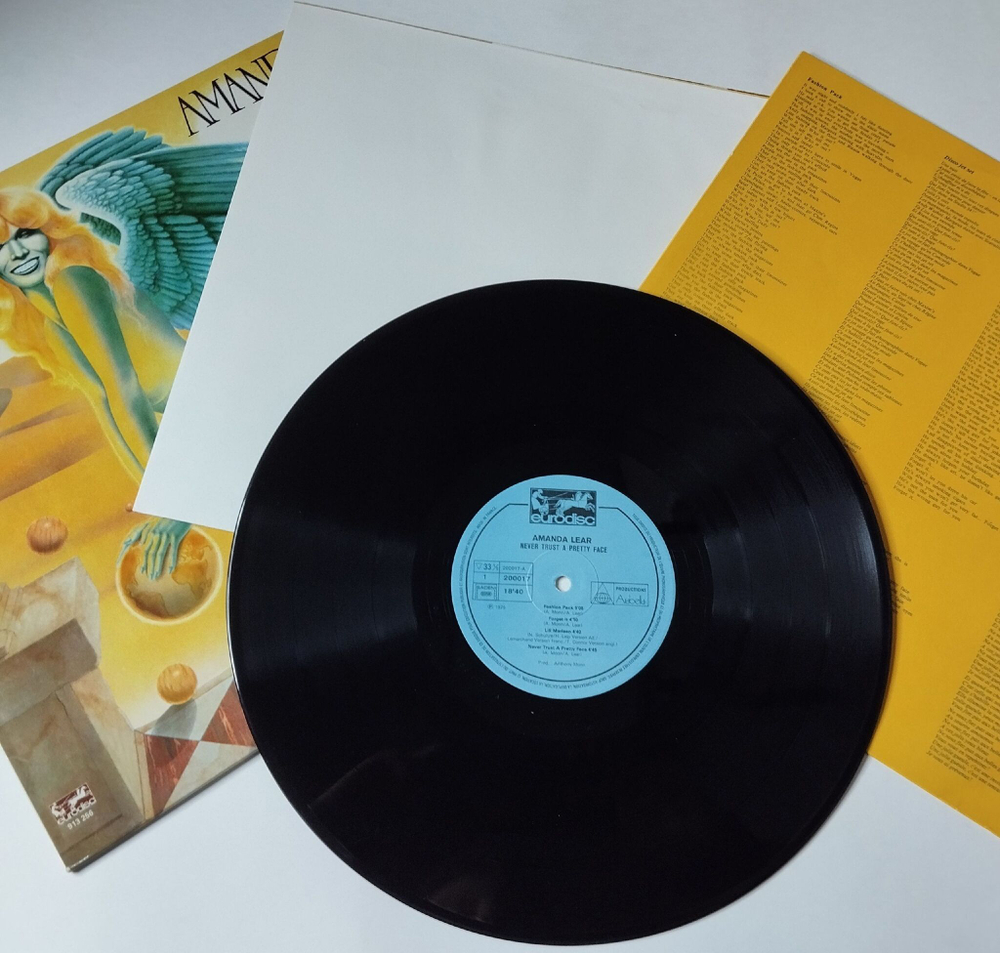 Винтажная виниловая пластинка LP Amanda Lear Never Trust A Pretty Face (France 1979) (Poster)