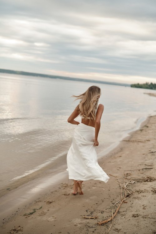 Юбка с разрезом и кружевом