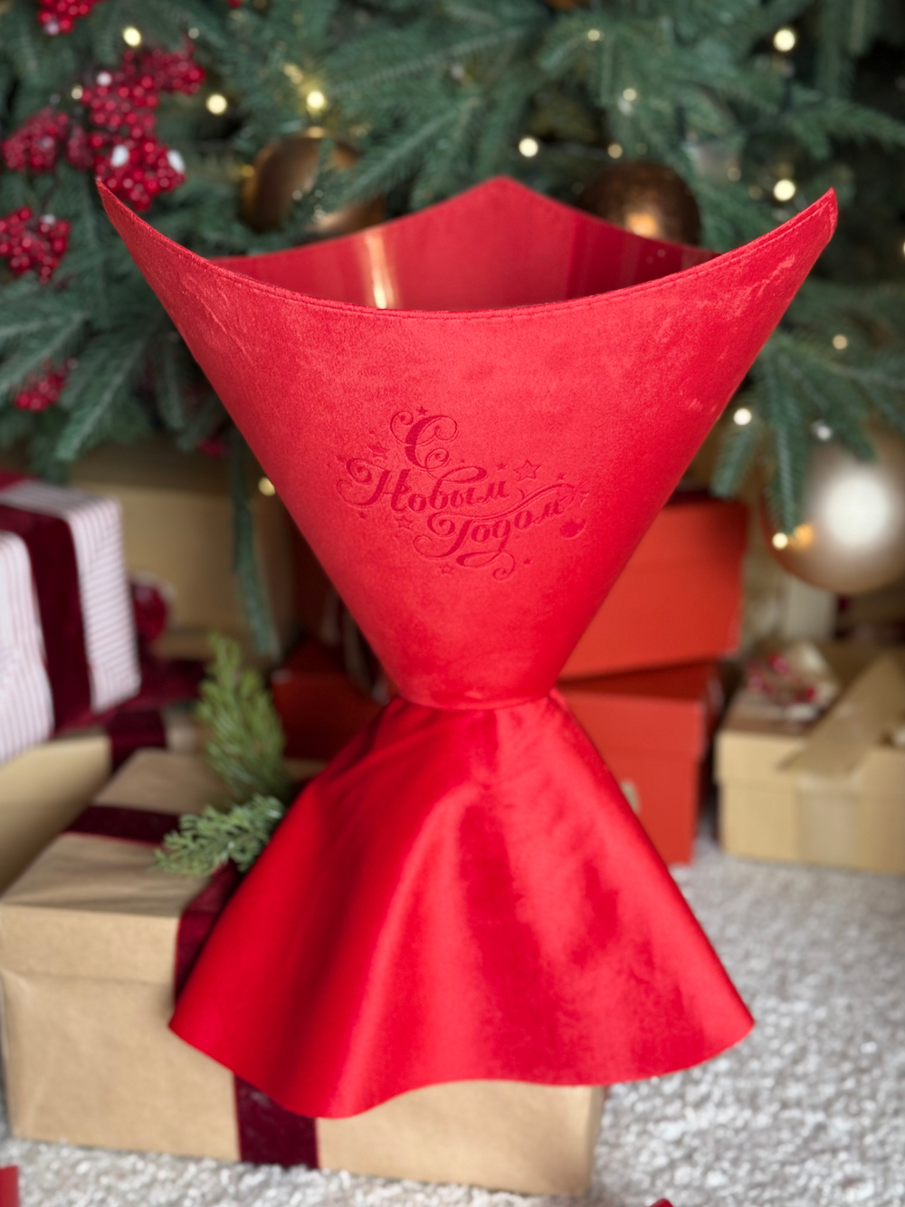 Платье для цветов. Принт «С Новым Годом!( форма треугольник). Бархат.Цвет:Красный.