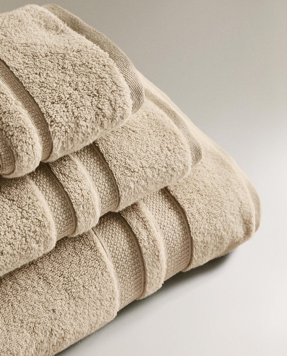 Zara Home - Очень мягкое двойное бордюрное банное полотенце, бежевый, 70х140 см