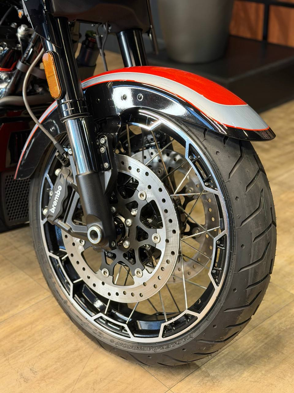 Harley-Davidson CVO Street Glide (Legendary Orange)