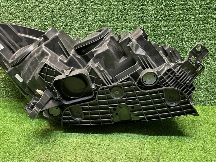 Фара левая Ford Kuga 2 (2016-2019) галоген