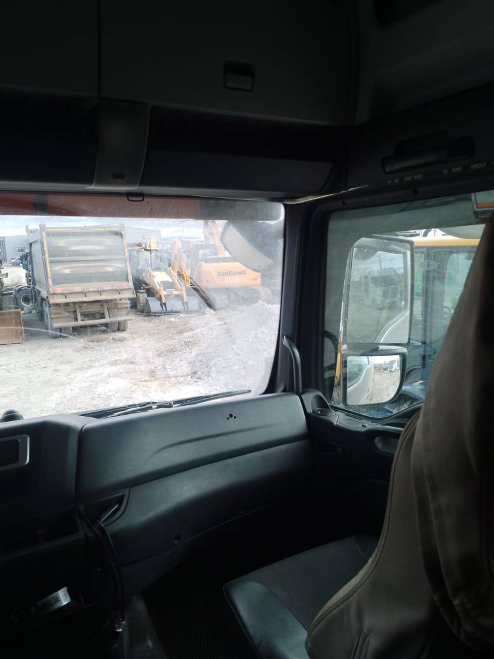 SITRAK C7H 6x4 Седельный тягач ZZ4256V364HE (Дизельный, 12,4 л, 540 л.с., МТ)