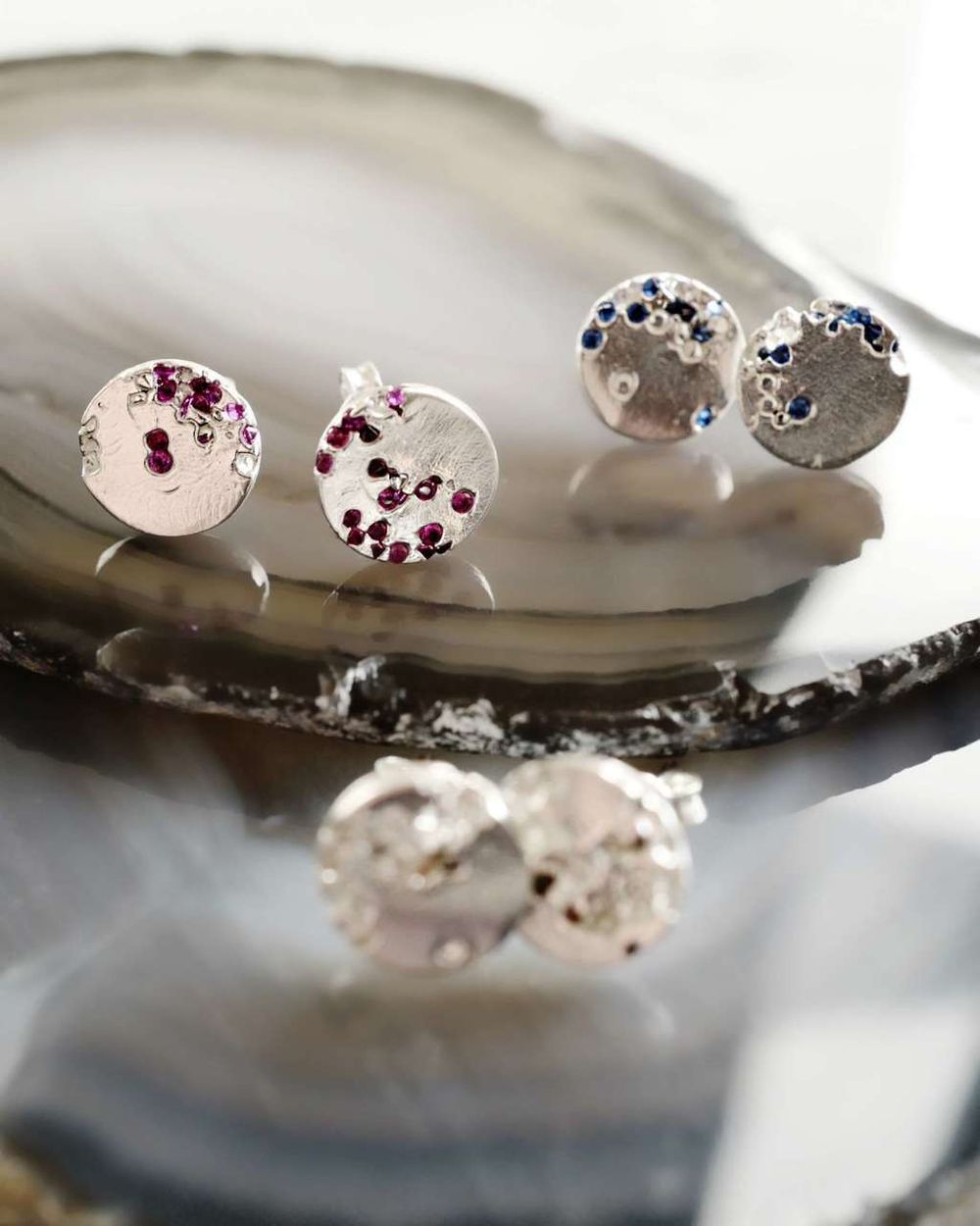 Серьги вплавленные камни красные