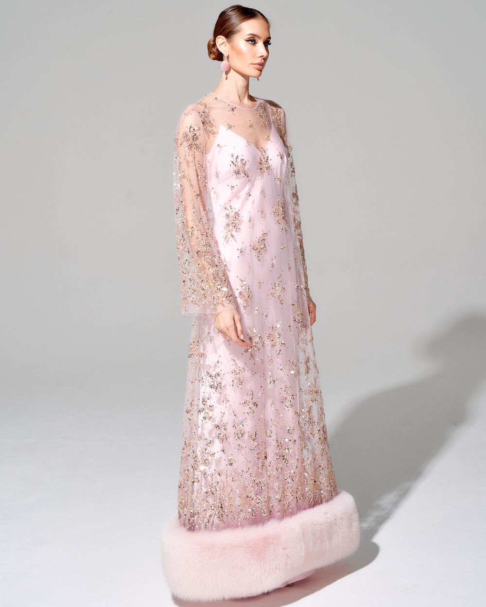 Платье "Лейла" с меховой отделкой и вышивкой ручной работы