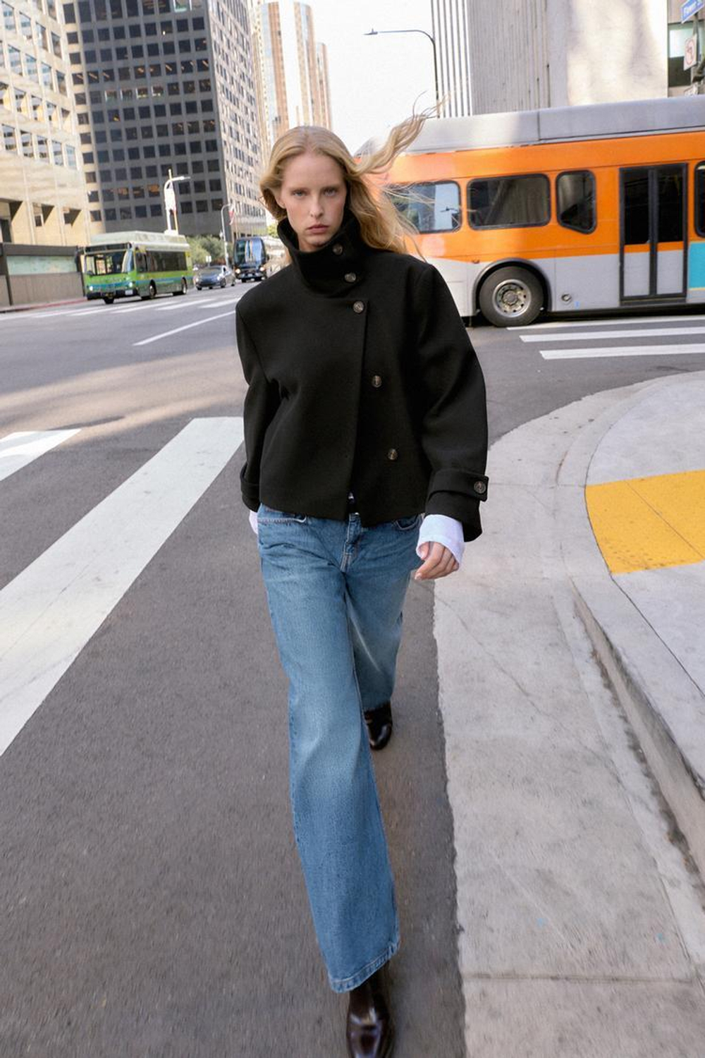 ZARA КОРОТКОЕ ПАЛЬТО С ВЫСОКИМ ВОРОТНИКОМ, ЧЕРНЫЙ