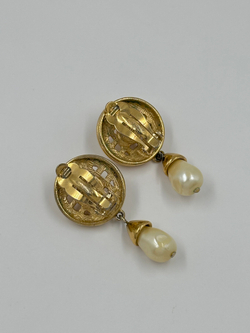 Клипсы с «жемчужными» подвесками Givenchy