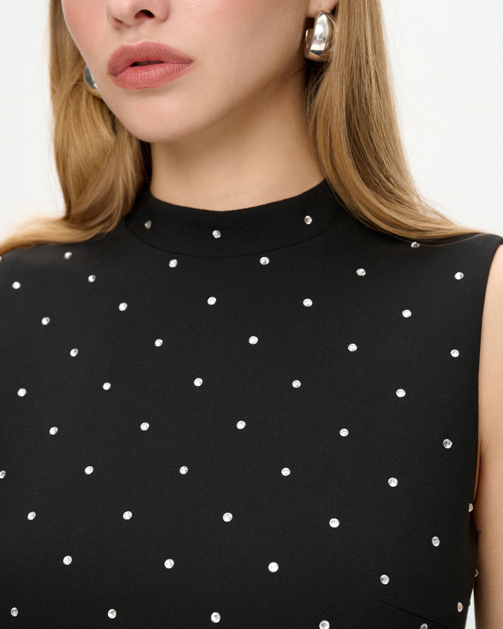 Платье миди с открытой спиной из костюмной ткани со стразами