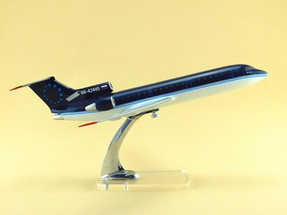 Модель самолета Як-42 (М1:100 Tulpar Air)