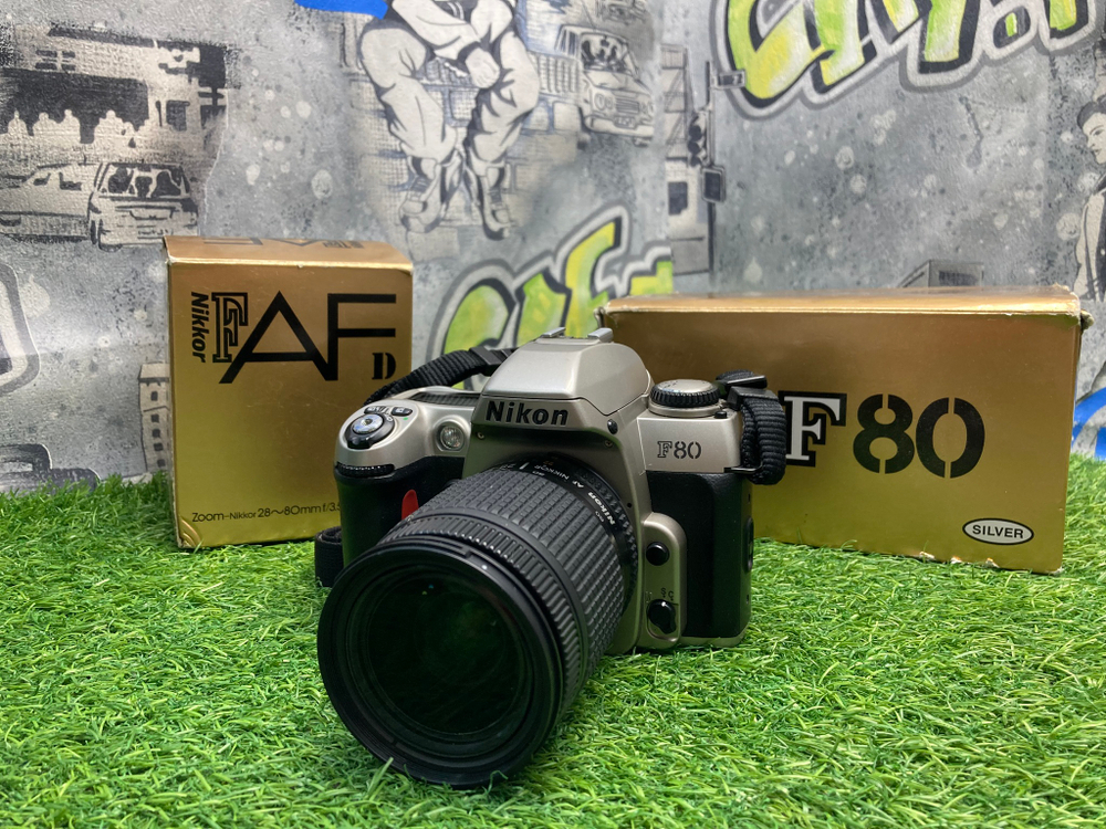 Nikon F80 Silver + Nikkor 28-80mm 3.5-5.6D