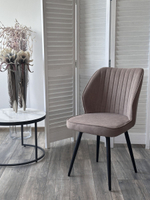 Стул М-City DISAUR Россо поворотный на поворотный на 360 градусов, B5 Капучино, Велюр, Черный каркас