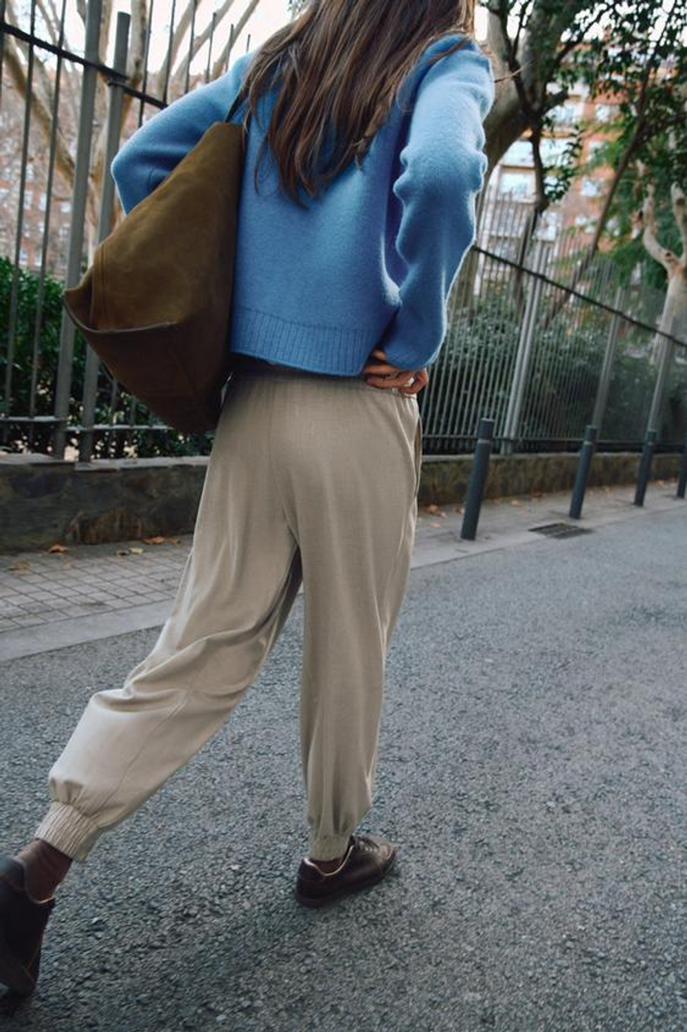 ZARA ДЖОГГЕРЫ С МАНЖЕТАМИ, ПЕСОЧНЫЙ МЕЛАНЖ