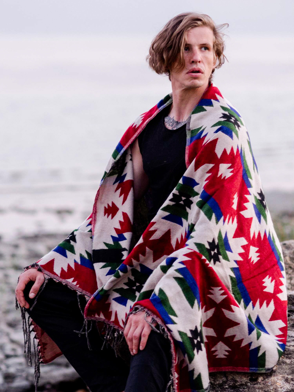 Палантин теплый с орнаментом Навахо