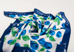 Шейный платок «Карельская черника», 70×70 см