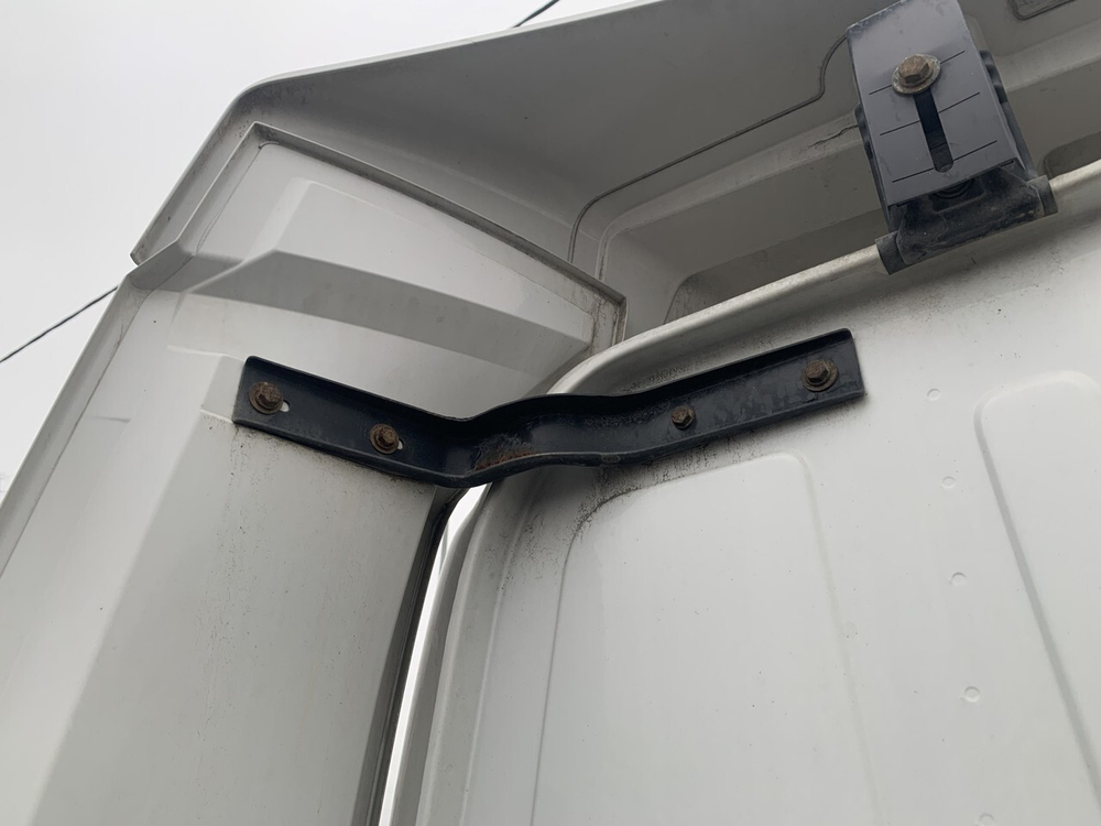 Спойлер кабины боковой верхний левый 2020г.