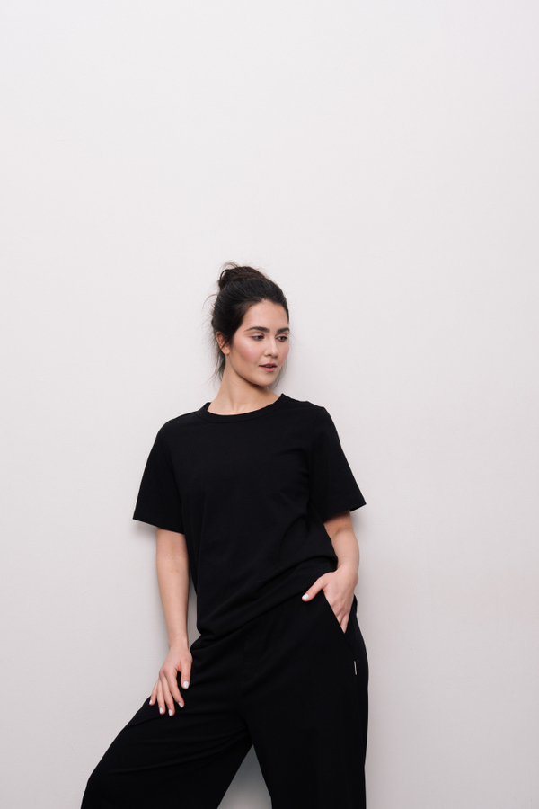 Базовая футболка в 2 цветах