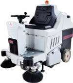 Машина подметальная Bennett Tornado 700bd (Li-ion 300A) с местом оператора BNT93020-li315