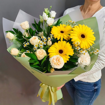 Авторский букет с желтыми герберами