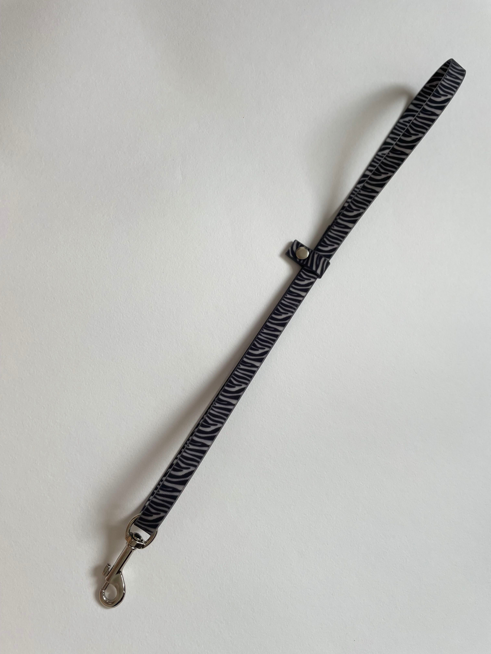 Ринговка груминга из биотана , ширина 15 мм, длина 50 см., зебра