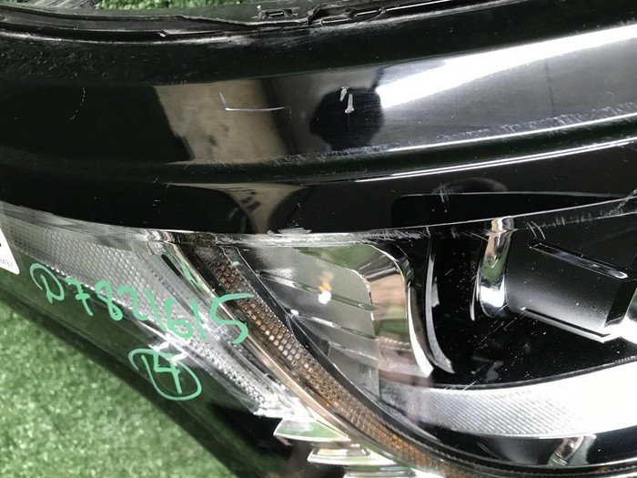 Фара правая Range Rover Vogue 4 12-17 ксенон