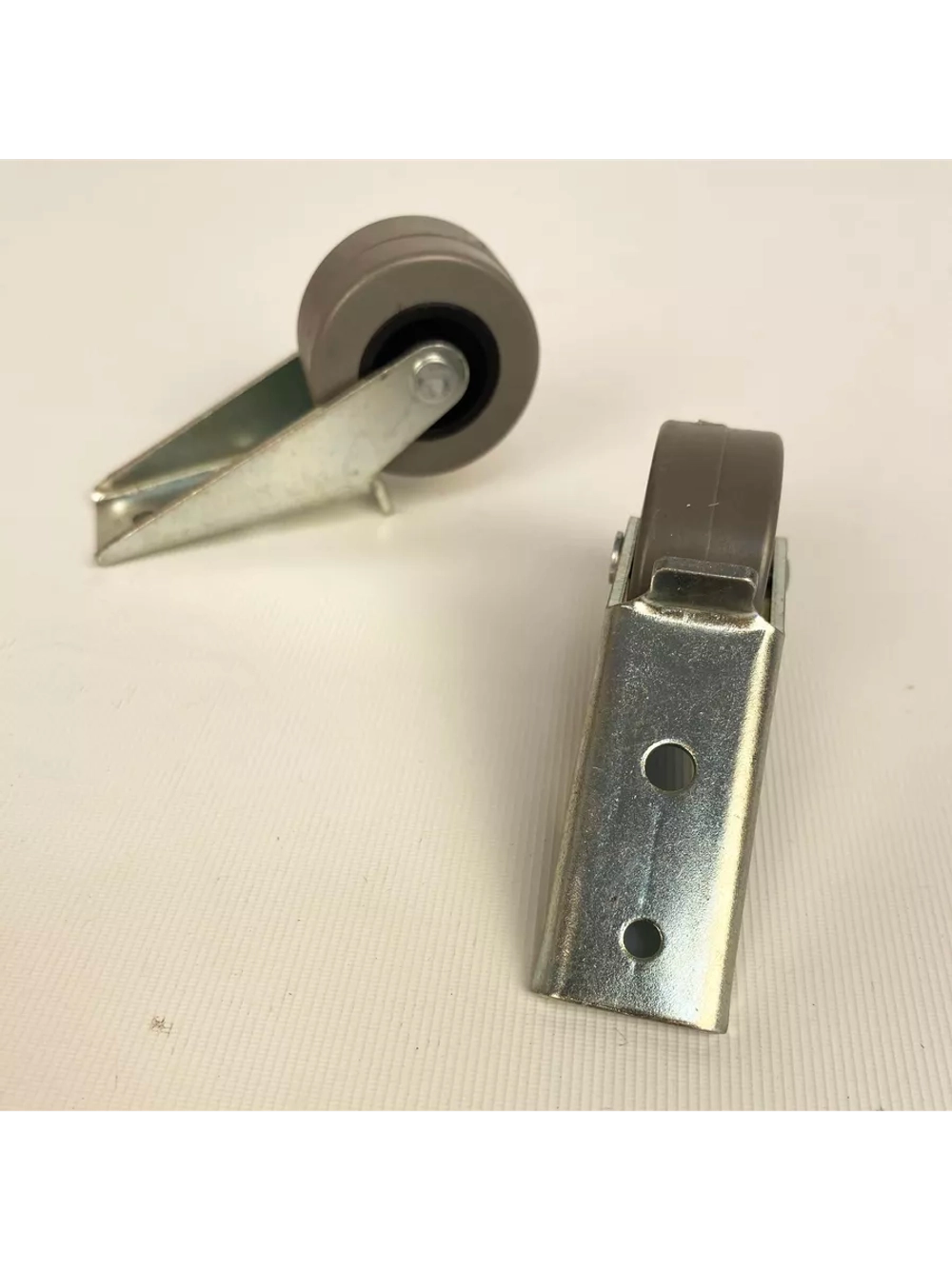 Опора роликовая 422 с резиновым колесом D42, 2 шт