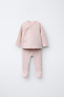 ZARA КОМПЛЕКТ ИЗ ФУТБОЛКИ И ЛЕГИНСОВ С РЕЛЬЕФНЫМ УЗОРОМ, ЦВЕТ РОЗОВОГО ДЕРЕВА