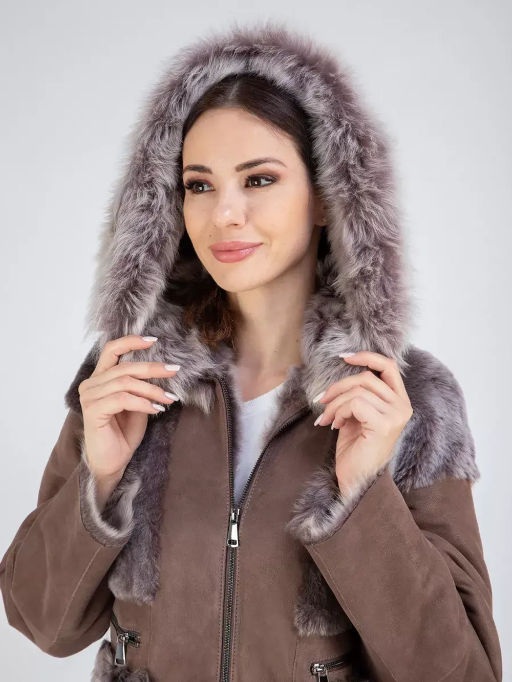 Дубленка зимняя с капюшоном натуральная