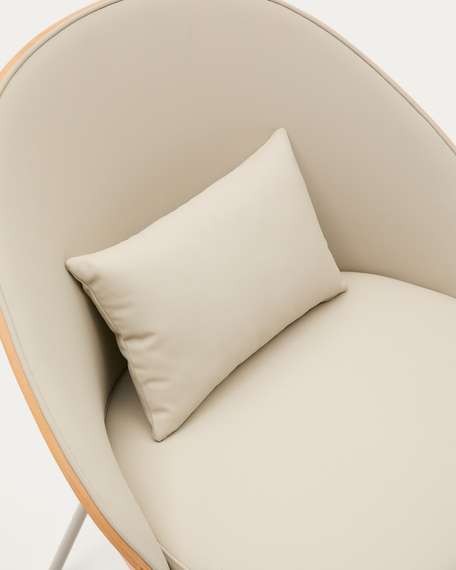 Кресло Eamy из бежевой экокожи, ясеневого шпона с натуральной отделкой и бежевого металла