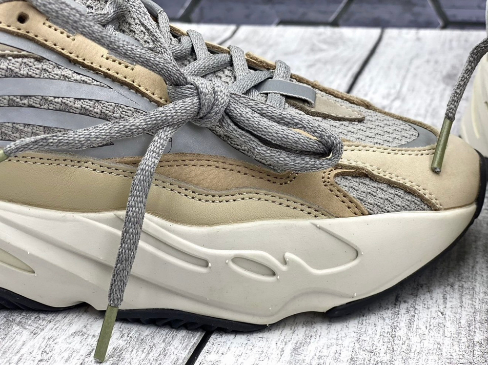 Yeezy Boost 700 V2 Cream