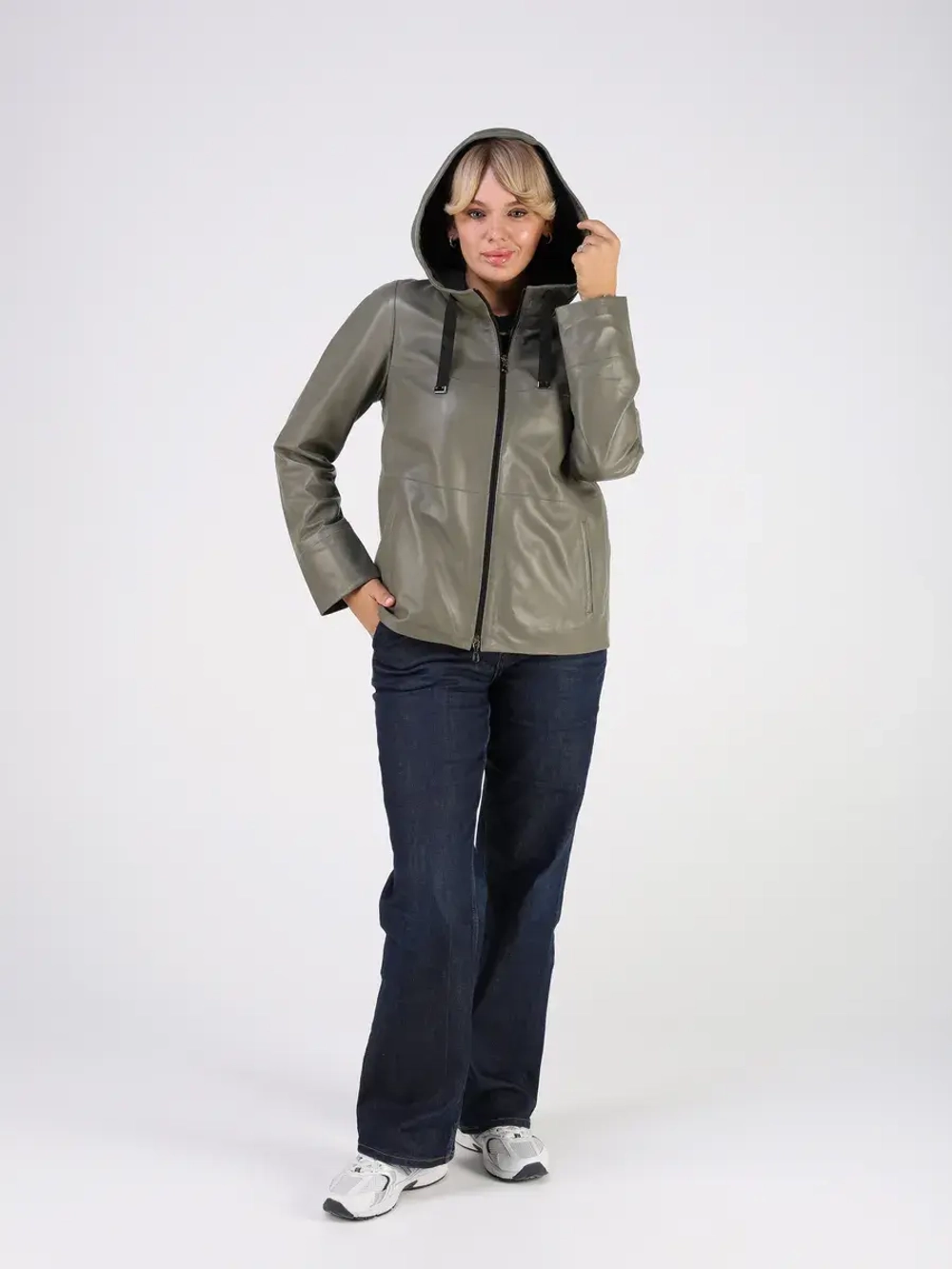 Кожаная куртка демисезонная с капюшоном