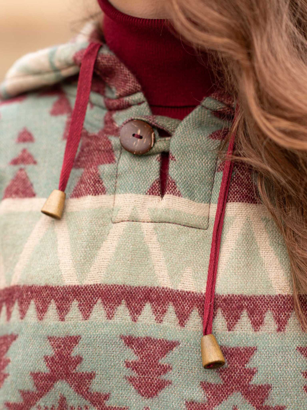 Пончо шерстяное с орнаментом