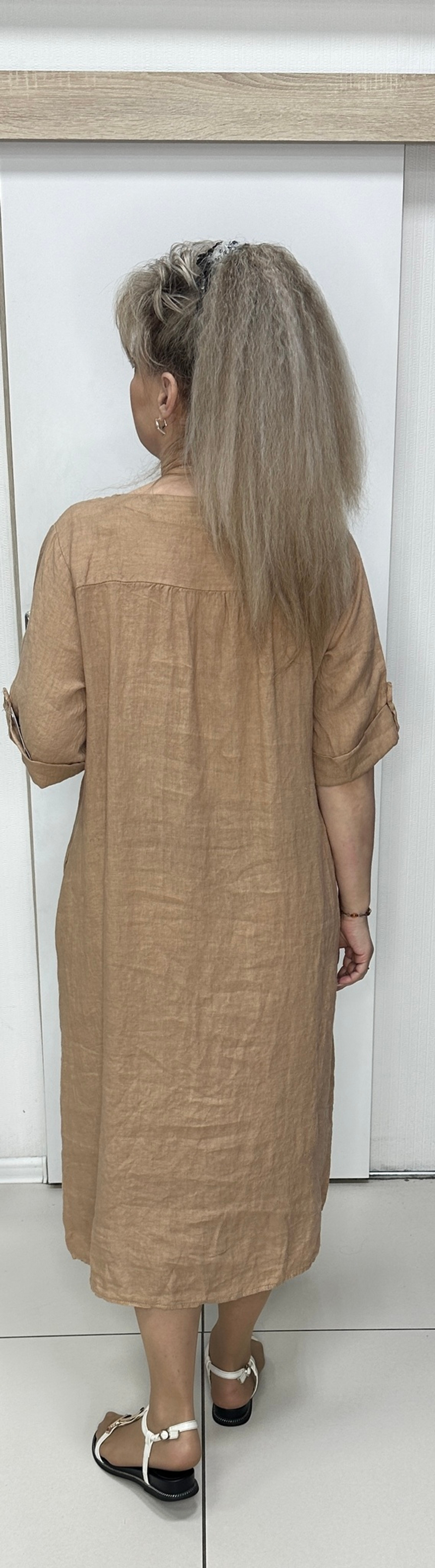 Длинное льняное платье с 2-мя пуговками и кармашками