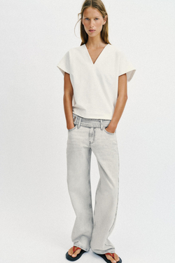 ZARA ФУТБОЛКА В СТИЛЕ РУСТИК С V-ОБРАЗНЫМ ВЫРЕЗОМ, ЖЕЛТОВАТО-БЕЛЫЙ