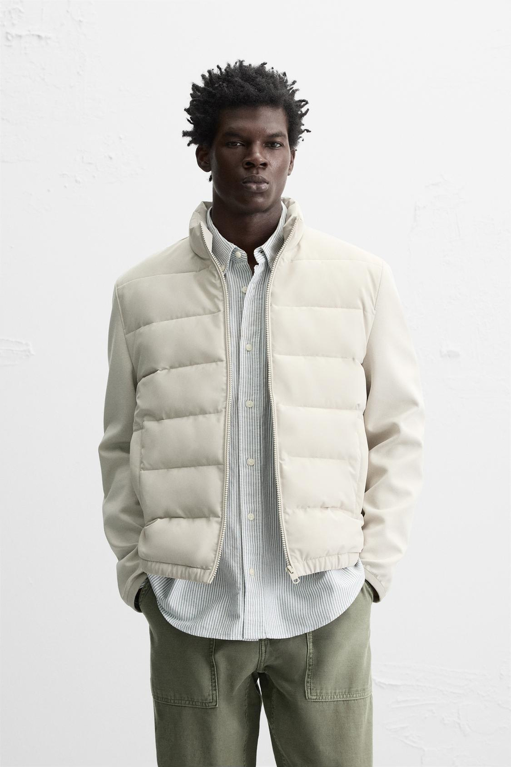 ZARA ОДНОТОННАЯ СТЕГАНАЯ КУРТКА, КАМЕННО-СЕРЫЙ