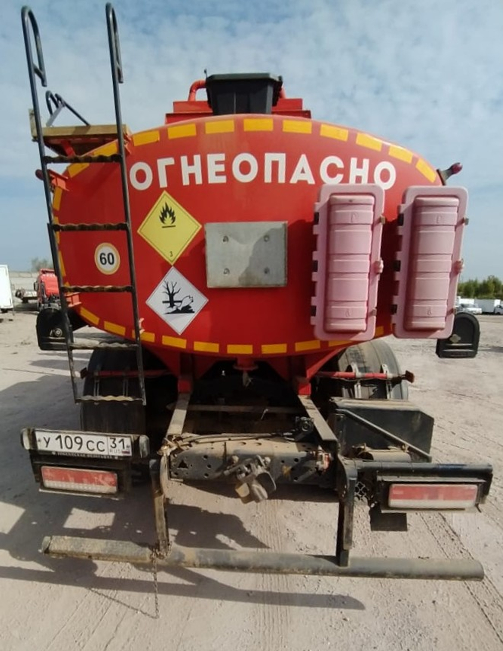 ЧЕЛЯБИНСКИЙ МАШИНОСТРОИТЕЛЬНЫЙ ЗАВОД 7074* на шасси КамАЗ 43118 6x6 Автотопливозаправщик 7074А4-50 (