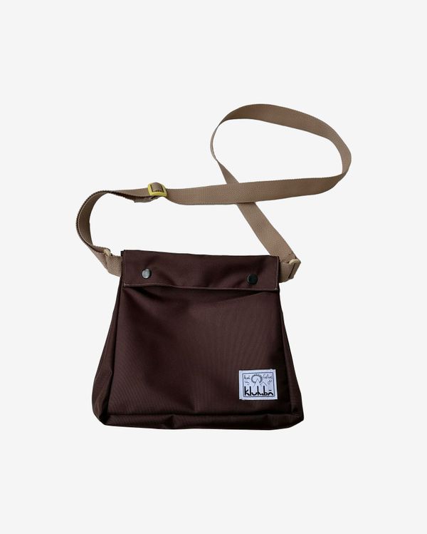 Сумка Конверт М с желтой пряжкой коричневая - фото 1