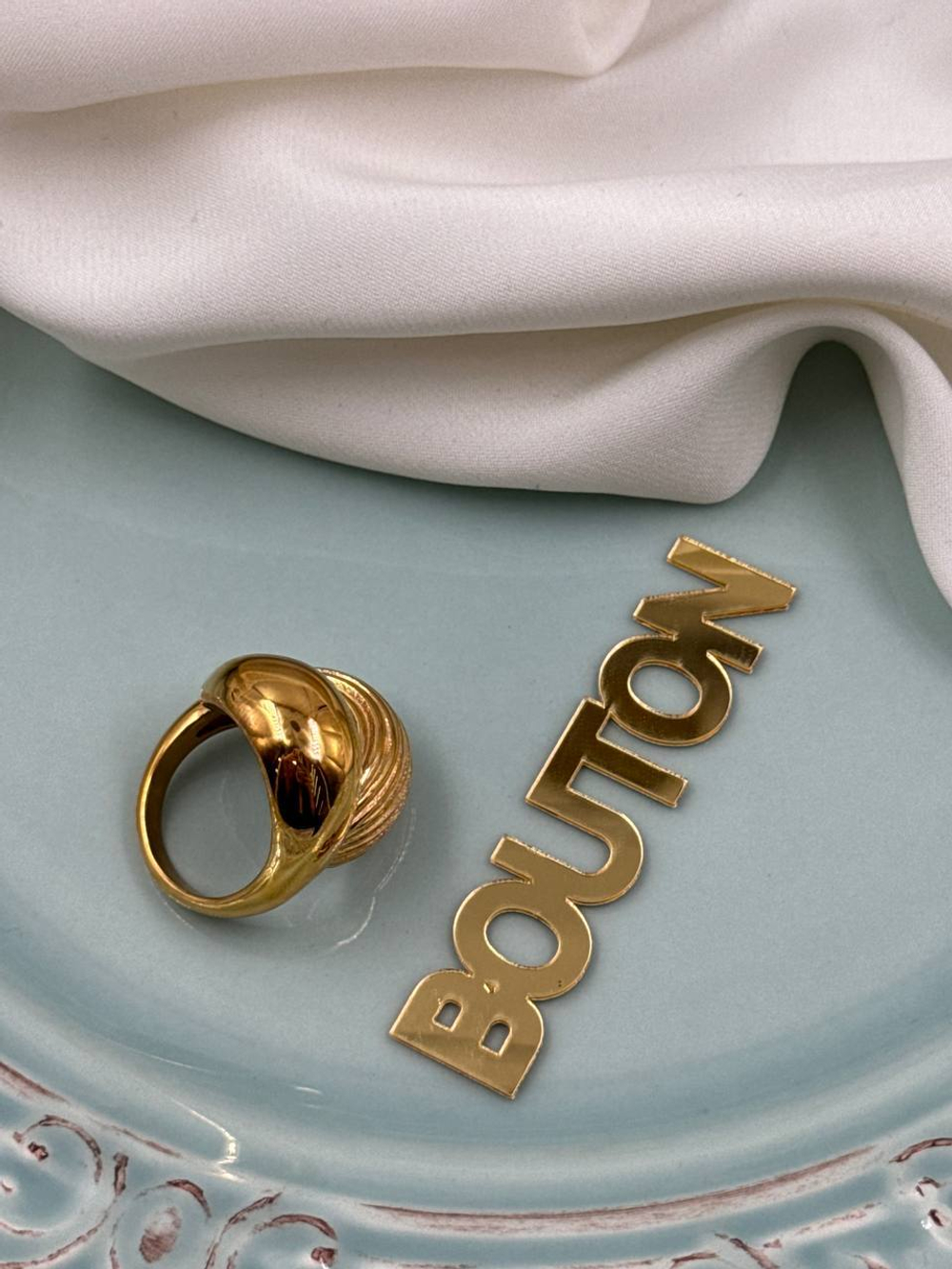 Кольцо золотистое "Узел" рельефное