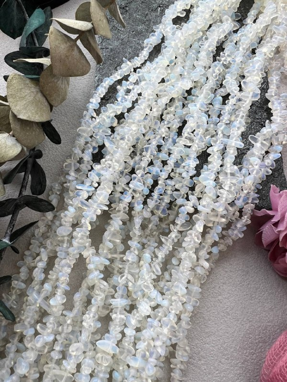 Лунный камень галька 3-5 мм, нить 80 см