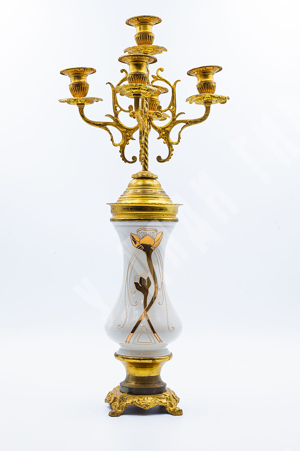 Фарфоровый часовой гарнитур с двумя жирандолями. Франция. Нач. XX в.