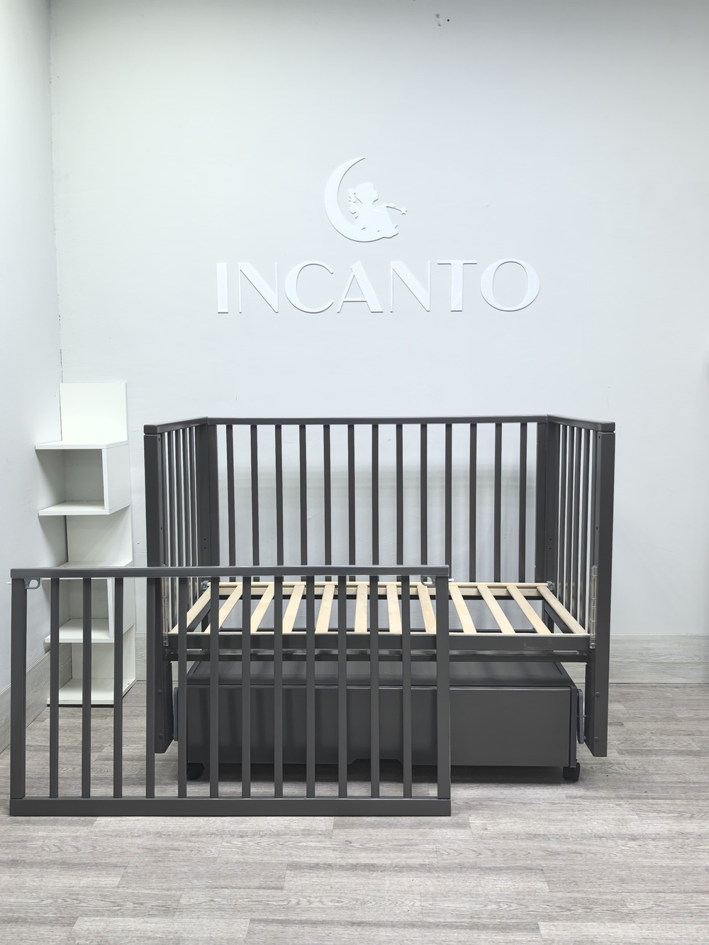 Кроватка Incanto Hollie с универсальным маятником, автостенкой и ящиком