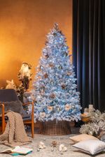 Заснеженная елка с гирляндой «Алтайская» холодный свет (Литая) 210 см / 2,1 м