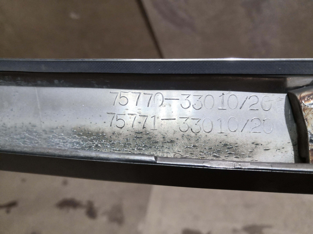 Накладка молдинг капота Toyota Camry (XV50) 11-14 Б/У Оригинал 7577033010