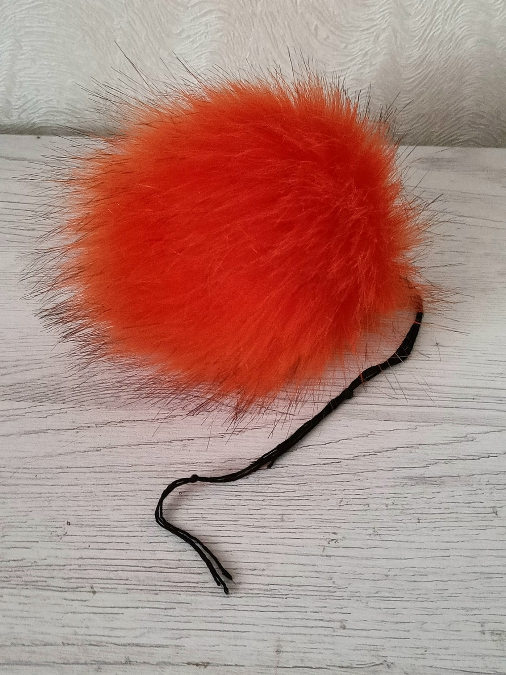 Помпон из искусственного меха, цвет: Красный с черными кончиками