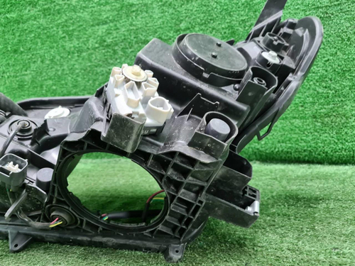Битая Фара правая Toyota RAV4 4 CA40 (15-19) LED