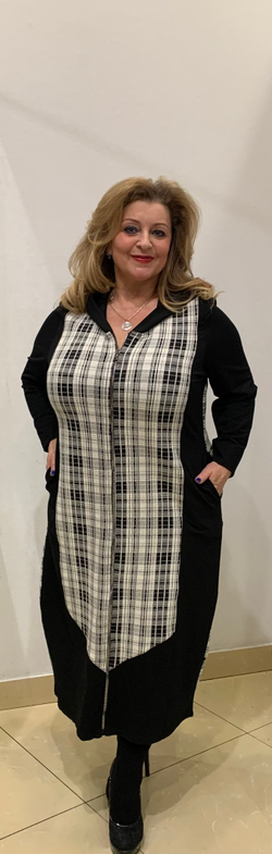 Приталенное комбинированное платье на молнии