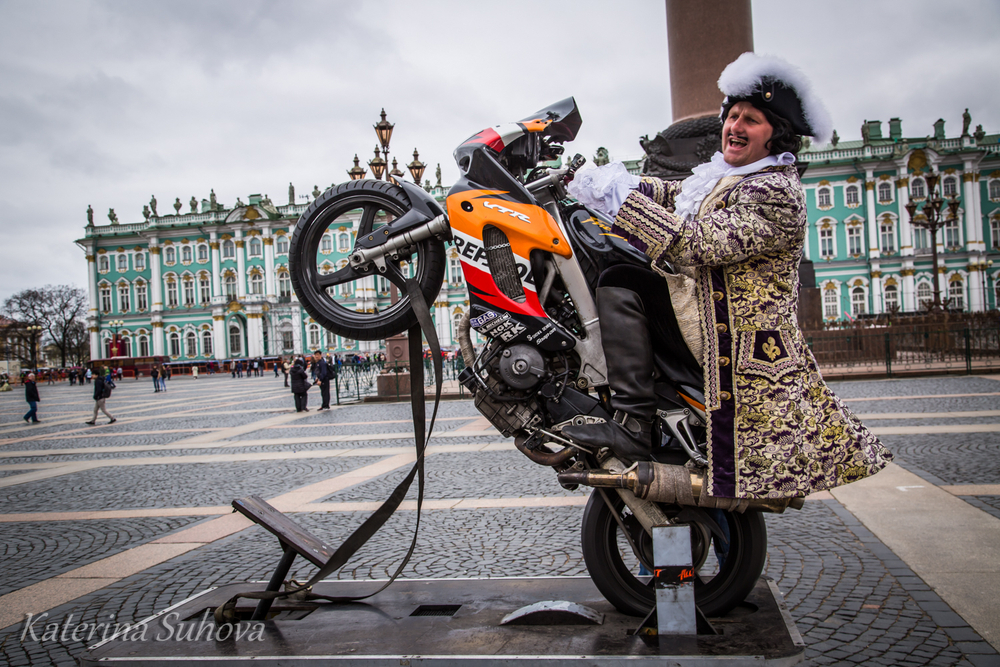 Обучение езде на заднем колесе мотоцикла