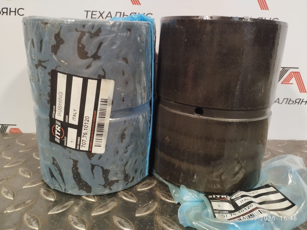 Втулка 707-76-10120