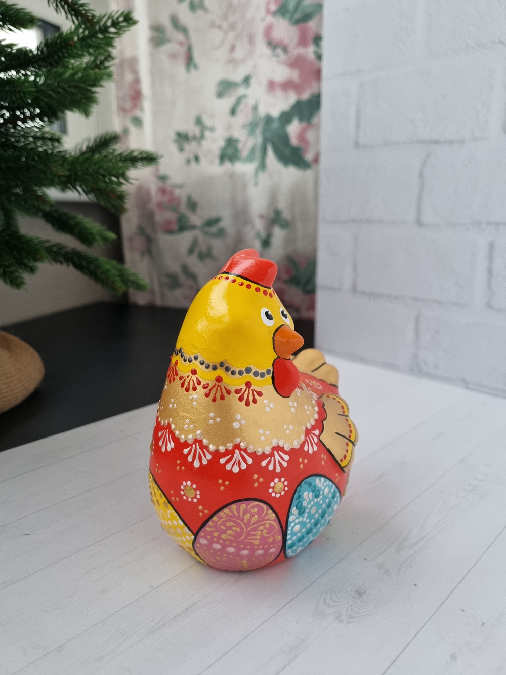 Курочка пасхальеая, фигурка из фарфора