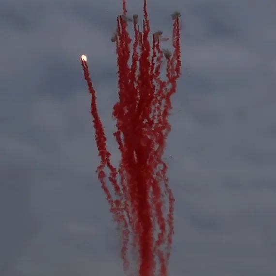 Батарея Салютов Дым Красный 1,2х25 СУ0202512