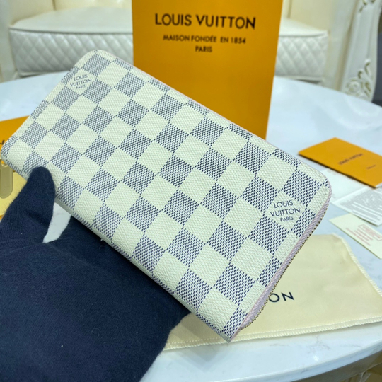 Louis Vuitton Zippy Wallet